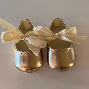 First impressions baby girl soft sole shoe size 0.